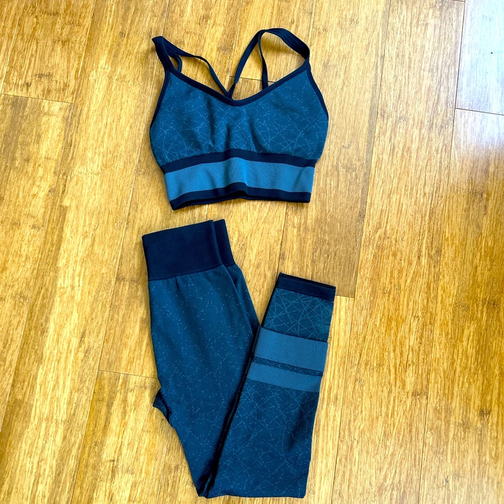 Rare Adidas workout set in size S